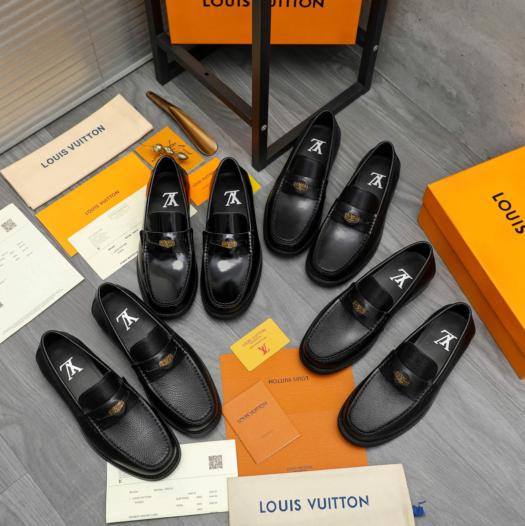 Men's shoes 💰p460 Product trademark: LV (Louis Vuitton) business slip-on leather shoes. Regular size: 38-45 (45 is custom-made and non-returnable) Product materials: Selected high-quality vertical grain cowhide upper, cowhide lining, original rubber outsole